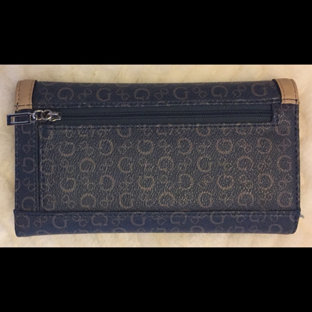 Guess Wallet - Picture 2 of 5